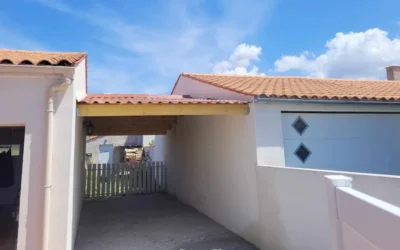 Carport solaire ou classique en Charente-Maritime : le guide technique pour protéger votre patrimoine